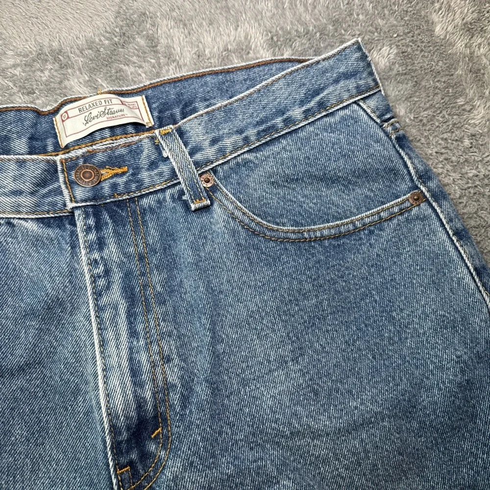 Levi Strauss Signature Relaxed Fit Men's Jeans 33x30 Medium Wash Straight Leg